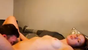 Горячая парочка trizz166 занялась оральным сексом