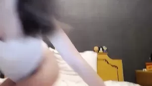 Прекрасная сучка HappAnna обнажает тело и дрочит киску