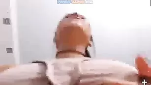 Бесподобная дама SexySu4ka глубоко сосет дилдо