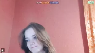 Худенькая телочка Beauty22 танцует стриптиз