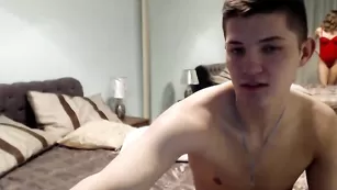 Сексуальная цыпочка chrisadriana ласкает красивые сиськи