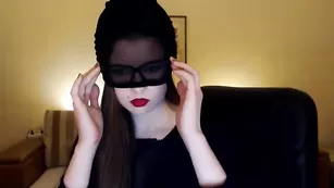 Распутная соска Bookgirl танцует стриптиз