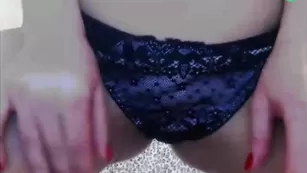 Грудастая соска ladyMarmalade отсасывает страпон