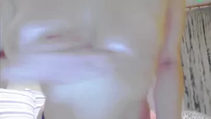 Грудастая соска ladyMarmalade отсасывает страпон