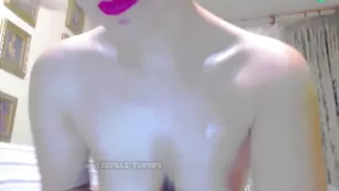 Грудастая соска ladyMarmalade отсасывает страпон