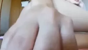 Худенькая Харли Harley_Quinn_ дрочит писечку пальчиками