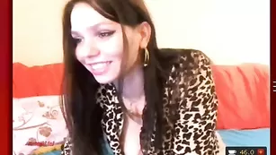 Блаженная самка ELENAXXX общается во фри чате