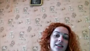 Тощая малышка xmarix219 обнажает сисечки