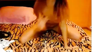 Симпатичная малышка irin_irennn позирует голенькая