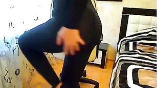 Знойная курва behardxxx трахнула зад страпоном