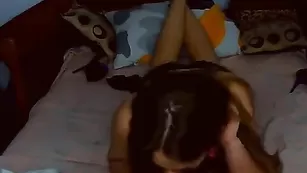 Строптивая курва Dannetta отсасывает фаллос