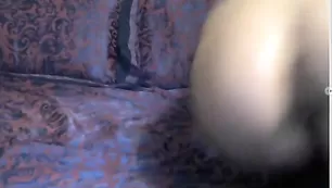 Красивая шлюшка djesika777 расширяет очко фаллосом