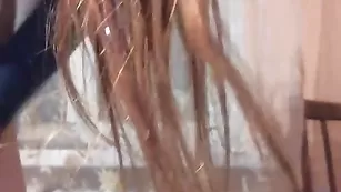 Похотливая малышка kisaaa1 писает в блюдце