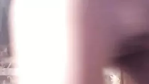 Похотливая малышка kisaaa1 писает в блюдце