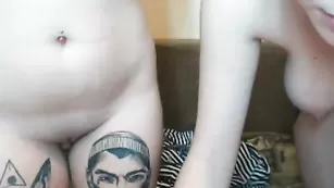 Голые сучки Twosluts ласкают большие сиськи