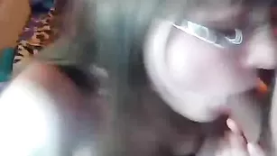 Очкатая дама сосет пенис LordNarciss