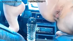 Озабоченная шкура BigLips оседлала переключатель передач