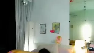 Покорная шалава crazydaisy трахнулась секс машиной