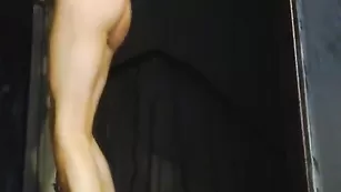 Худенькая шлюшка KrissMoskow  трахает анал фаллосом