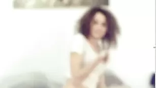 Сексапильная барышня barbii171 массирует мокрую киску