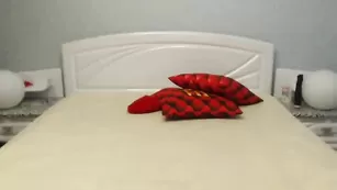 Импозантная шалава prettyblonde пальчиками трахает дырочки