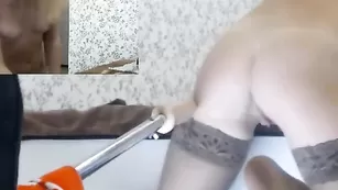 Загорелая шмара _SexyBlonde_ долбит задницу секс машиной