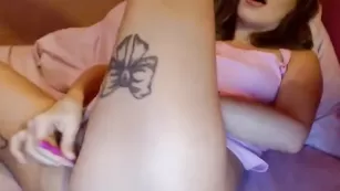 Краля karmelitia трахает очко в привате