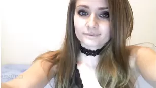 Роскошная модель kissunchik обнажает пышные формы