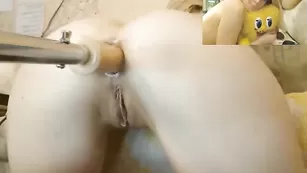 Порочная стерва Vicky4u долбит анал секс машиной