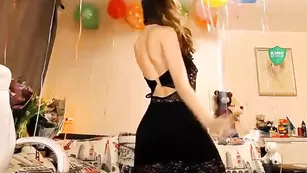 Праздничный стриптиз в привате MeriLovely