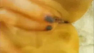 Грудастая проказница Sweetbabyldy массирует пизденку