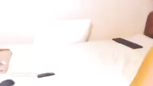 Изысканная шваль SexySu4ka заглатывает дилдо