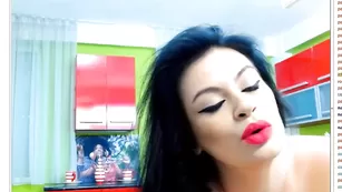 Знойная модель Pam__ наминает сиськи