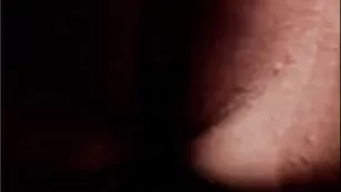 Доступная шмара EveVipe трахает дырочки во фри