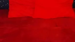 Грудастая шлендра Hustlerstar трахает бритую киску