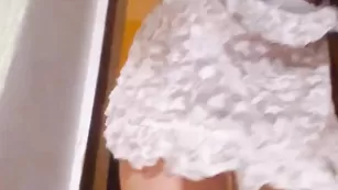 Порочная сучка Lecinda облизывает сосочки