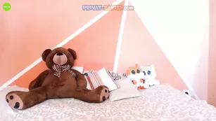 Кудрявая сучка exquisitebb трахает пизду вибратором