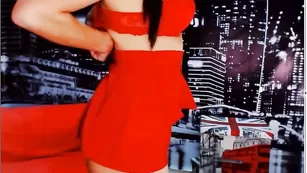 Пышногрудая краля isabellaa ласкает половые губки