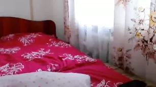 Роскошная потаскушка lu4shaiaa трахает анал пальчиками