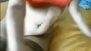 Потаскушка BlackFox раздевается и мастурбирует пизду