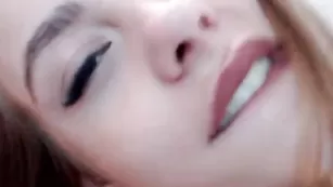 Тощая чертовка дрочит хуй парня jessie98631