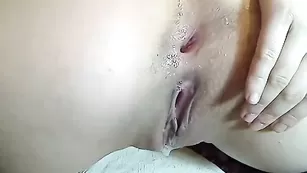 Жаркая курва allyson23 ебется в попку