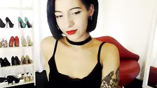 Строптивая кобыла agniablack дрочит пизденку