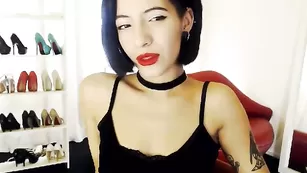 Строптивая кобыла agniablack дрочит пизденку