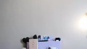 Горячая killer__tits танцует стриптиз