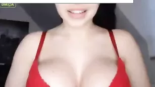 Жаркая блудница Sexyivana91 обнажает большие сиси