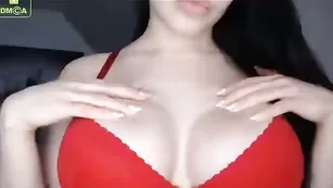 Жаркая блудница Sexyivana91 обнажает большие сиси