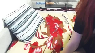 Рыжая самка xXCherryXx дрочит пизденку