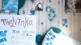 Шикарная Malvinka111 обнажает пышные формы