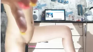 Сексапильная богиня Pussysweet9 трахает бритую киску